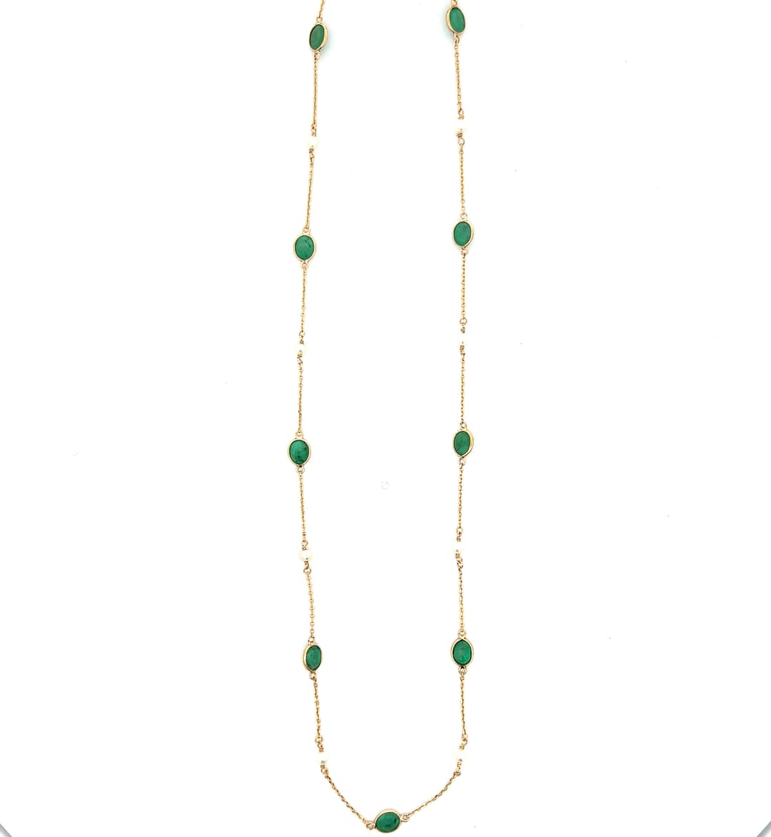 Emerald Pearl Necklace in 18k Yellow Gold