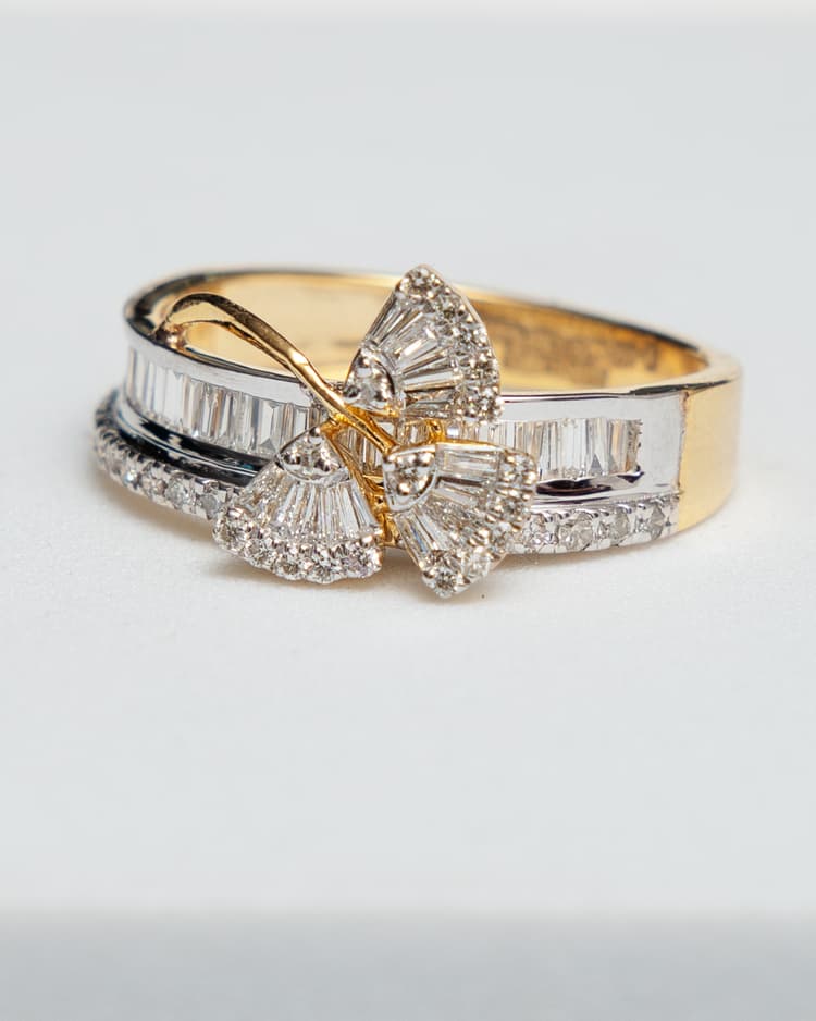 Diamond Ring in 14k Yellow Gold