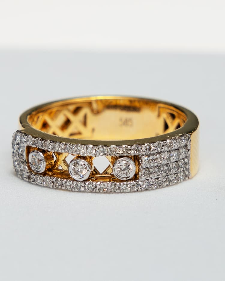 Diamond Ring in 14k Yellow Gold