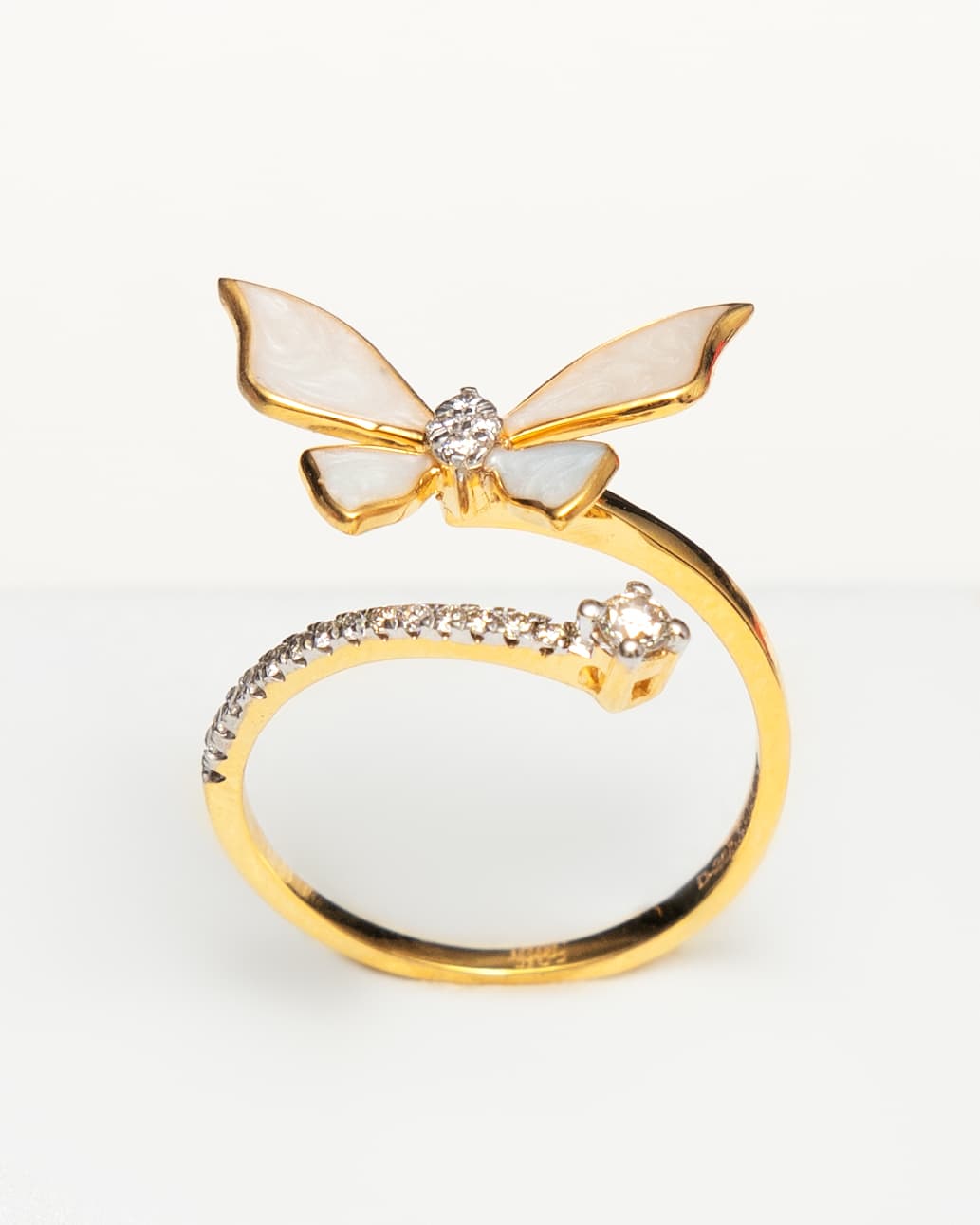 Butterfly MOP Ring in 14k Yellow Gold