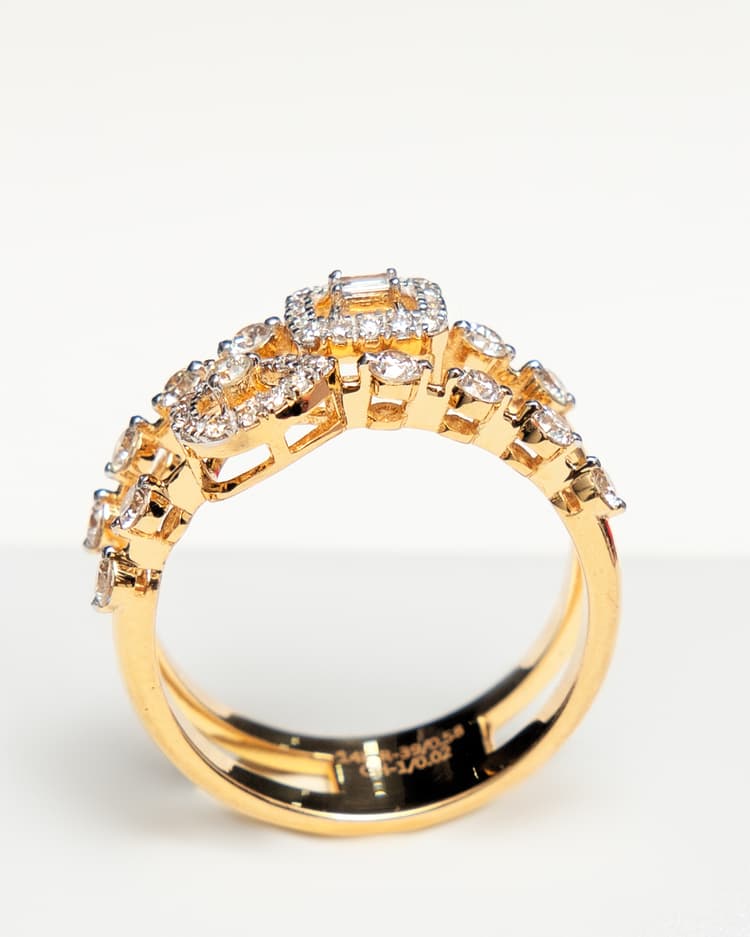 Diamond Ring in 14k Yellow Gold