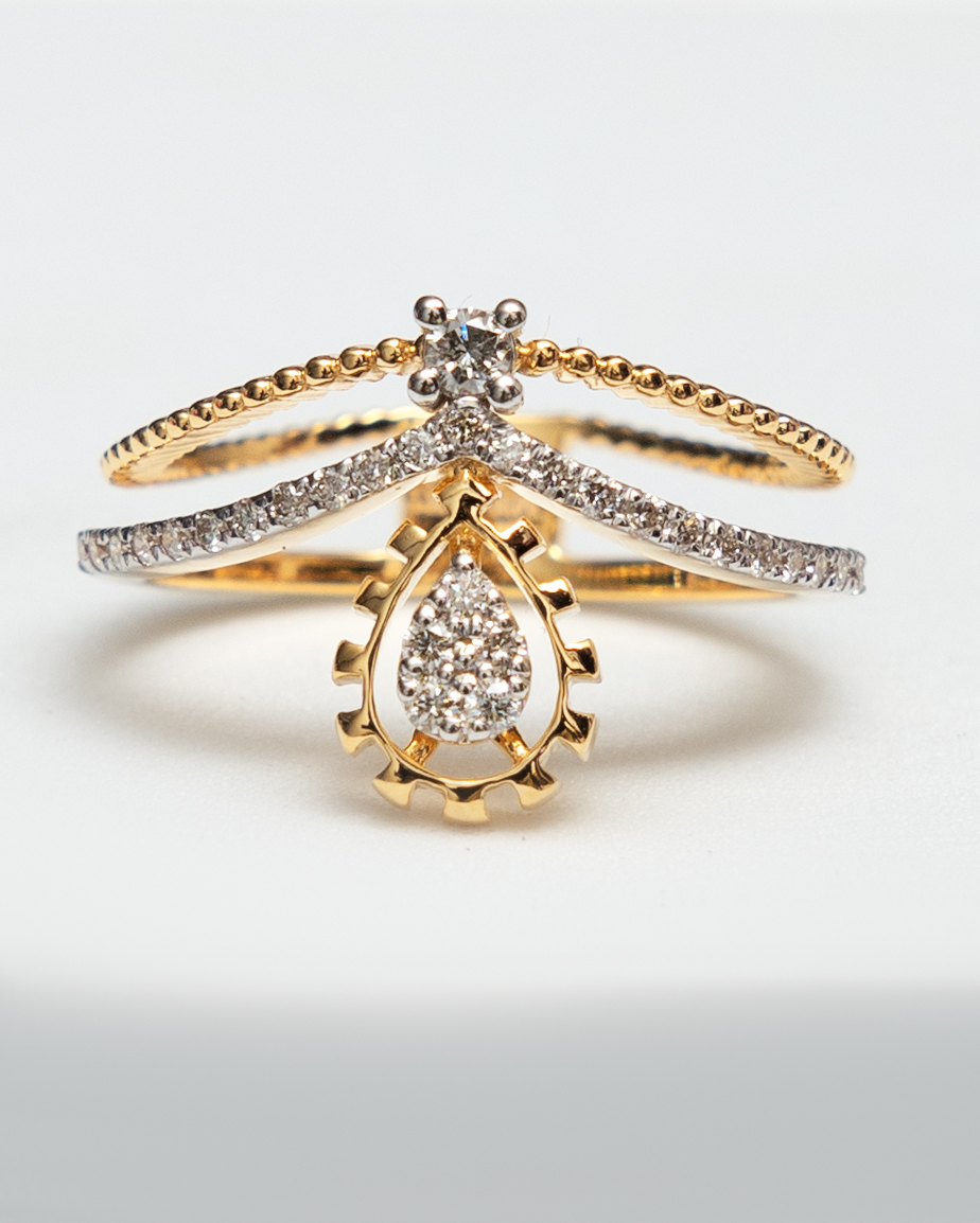 Queen Diamond Ring in 14k Yellow Gold