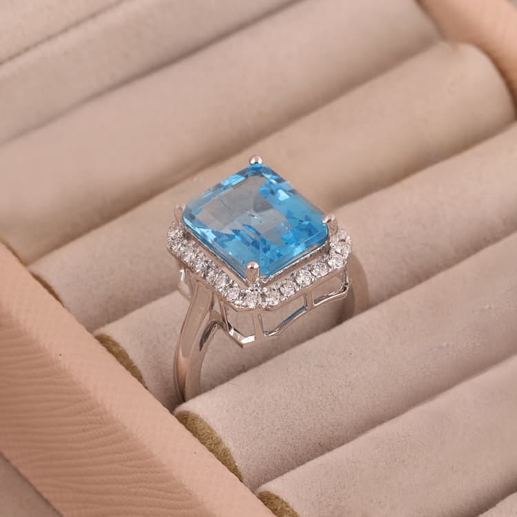 Blue Topaz Ring in 14k Yellow Gold