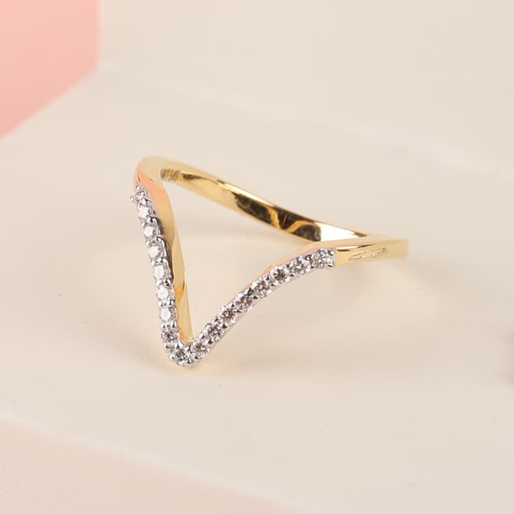 Diamond Ring in 14k Yellow Gold