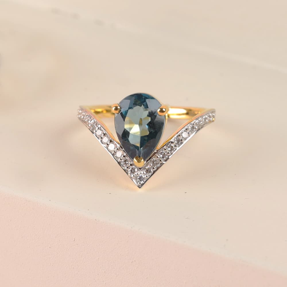 Blue Topaz Ring in 14k Yellow Gold