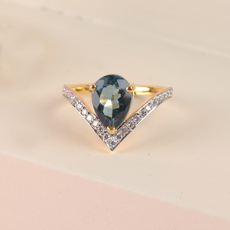 Blue Topaz Ring in 14k Yellow Gold