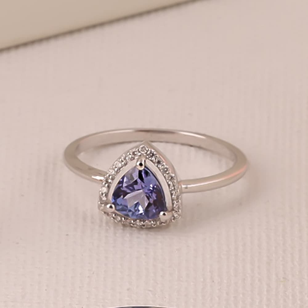 Tanzanite Ring in 14k Yellow Gold