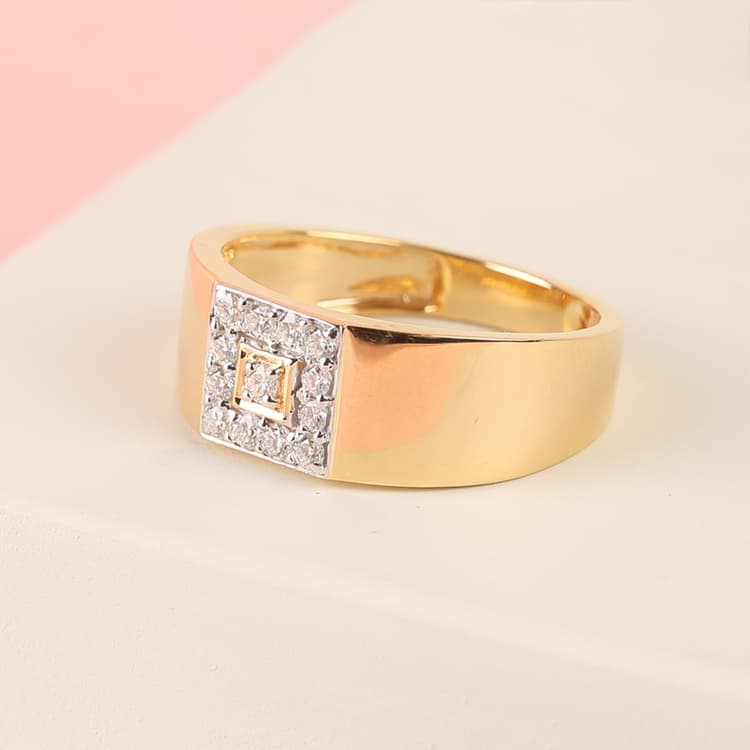 Diamond Ring in 14k Yellow Gold