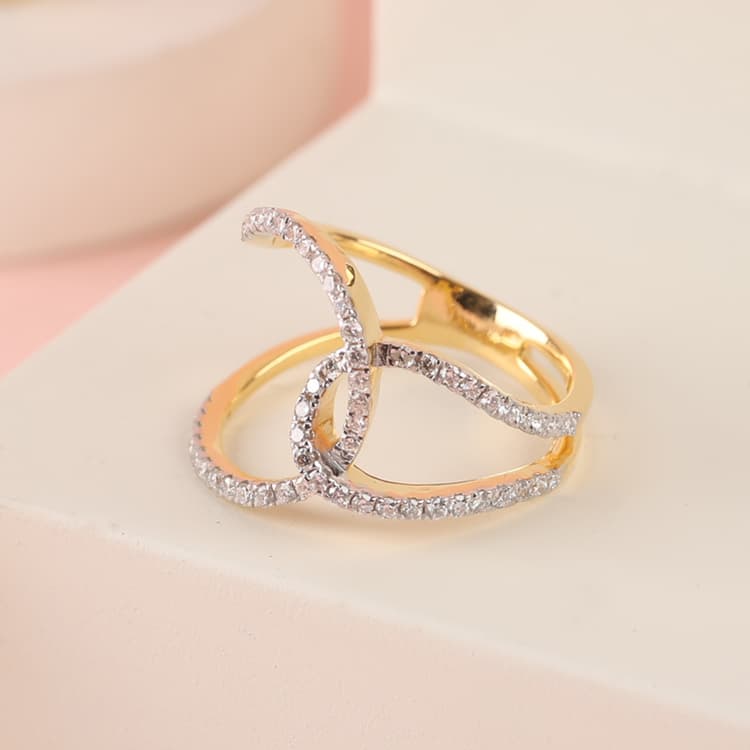 Diamond Ring in 14k Yellow Gold