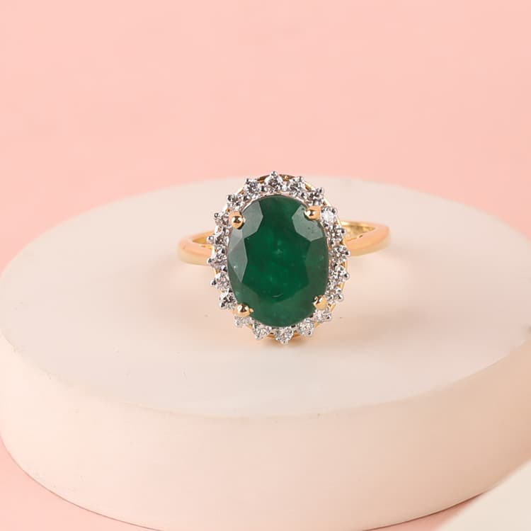 Oval Emerald Ring in 14k Yellow Gold