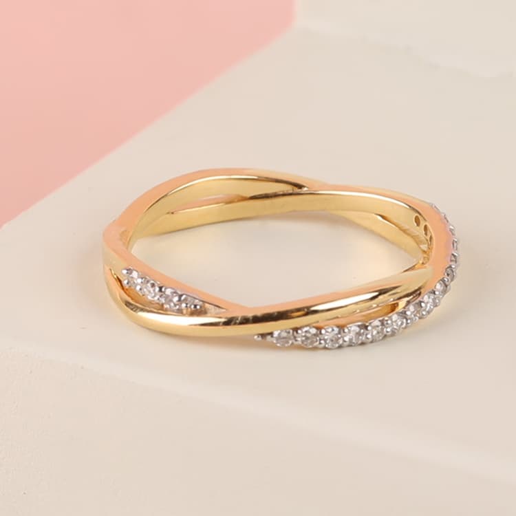 Diamond Ring in 14k Yellow Gold