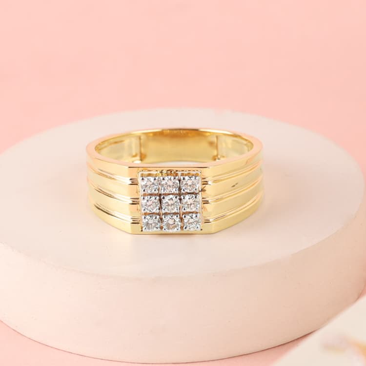 Diamond Ring in 14k Yellow Gold